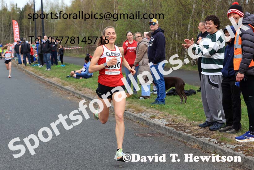 SSenior womens relay, 2025 Elswick Harriers Good Friday Road Relays, Newburn, Newcastle upon Tyne. Photo: David T. Hewitson/Sports for All Pics